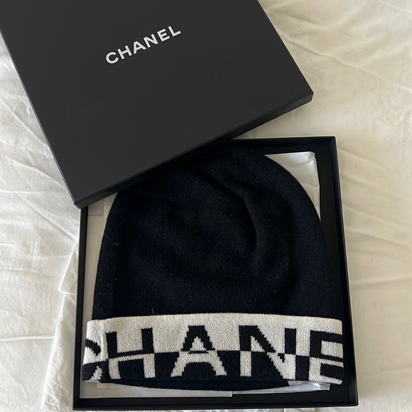Chanel hat - Picture 1 of 4